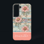 Vintages Blumenmuster Peach-Individuelle Name Samsung Galaxy Hülle<br><div class="desc">Behalt dein Handy stilvoll und geschützt mit dieser delikaten Vintagen Blume Samsung Galaxy S22 Case. Der pfirsichfarbene Hintergrund und das aufwändige Blumenmuster verleihen dem Ganzen einen zeitlosen, eleganten Look. Fügen Sie Ihren Namen oder einen individuelle Name für ein personalisiertes Gefühl hinzu. Klicken Sie einfach auf die Schaltfläche "Anpassen", um Text-...</div>