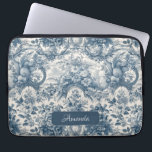 Vintages Blumenstrauß Laptopschutzhülle<br><div class="desc">Elegant Vintag Blue Toile de jouy monogram Laptop Ärmel. Schönes nahtloses Toile de jouy Muster Blau auf weißem Hintergrund. Die Toilabdrücke sind ein Alltagswut, ein elegantes und verziertes Vintages Jouy mit exotischen Damast-Mustern, einem lustigen Stil, der derzeit für Wohngestaltung, Kleidung, Handy und IPad Hüllen, Einladungen und vieles mehr anzieht. Das...</div>