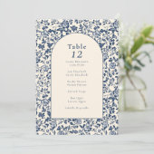 Vintages Bogen mit Blumentisch Einladung (Stehend Vorderseite)