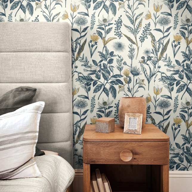Vintages botanisches Muster aus Gold und Navy Tapete (This wallpaper design brings the charm of a flourishing garden into your space.)