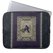 Vintages Buchdesign Mit Monogramm Laptopschutzhülle (Vorderseite)