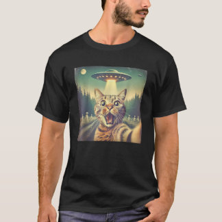 Vintages Cat UFO Selfie Art Funny Cat Alien T-Shirt