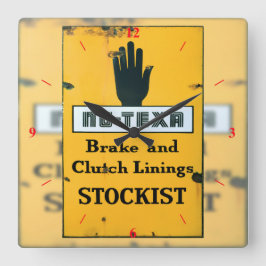 Vintages Emailunterschreiben. Quadratische Wanduhr