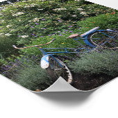 Vintages Fahrrad im Garten Poster (Ecke)
