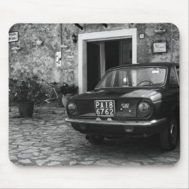 Vintages FIAT-Fahrzeug in Italien in monochromen F Mousepad