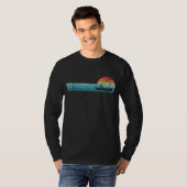 Vintages Fischerboot Retro Sunset T-Shirt (Vorne ganz)