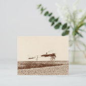 Vintages Flugzeug mit Postkarte (Stehend Vorderseite)