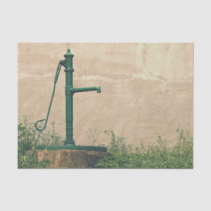 Vintages Foto der grünen Wasserpumpe Seidenpapier