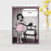 Vintages Foto des Mädchens auf Karte (Gelbe Blume)