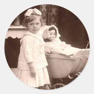 Vintages Fotokind mit Pram Runder Aufkleber