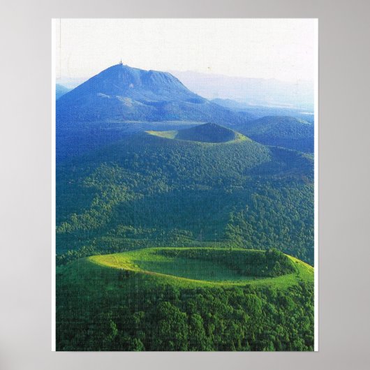 Vintages Frankreich, Auvergne, Vulkankrater Poster (Vorne)