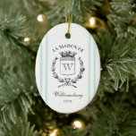 Vintages französisches Familienwappen Aqua Ticino<br><div class="desc">Feiern Sie die Saison mit diesem schicken, französisch inspirierten, Vintagen Familienwappen Monogramm flankiert von weichen aqua blauen tickenden Streifen, die ihm ein echtes rustikales Gefühl geben. Weihnachtsbaumornament. Personalisieren Sie es mit Ihrem Nachnamen, Brief, Jahr und einem Foto auf der Rückseite für eine besondere Touch. Ein ideales Haus- und Hochzeitsgeschenk für...</div>