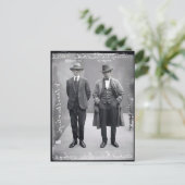 Vintages Gangster-Kriminalpolizei-Mugshot-Foto Postkarte (Stehend Vorderseite)