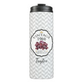 Vintages Geburtsjahr mit roten Trauben Thermosbecher (Vorderseite)