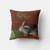 Vintages Gemälde Kaninchen, das Karotten isst Kissen (Rückseite)