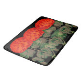 Vintages Geranium Trio - fett blühende Pflanzen Badematte (Schrägansicht)