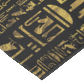 Vintages Gold der ägyptischen Hieroglyphen auf Tischdecke (Schrägansicht)