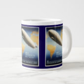 Vintages Graf Zeppelin-Reiseplakat Jumbo-Tasse (Vorderseite Rechts)