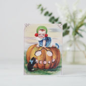 Vintages Halloween Baby On Pumpkin Postkarte (Stehend Vorderseite)