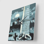 Vintages Halloween, gruseliger Friedhof mit Gräber Quadratische Wanduhr (Winkel)