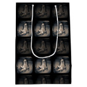 Vintages Hockey-Skatemuster Mittlere Geschenktüte (Rückseite)