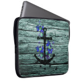 Vintages Holz u. schwarzer Anker mit blauen Laptopschutzhülle (Vorne Rechts)