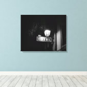 Vintages Hotelschild, Straßenbeleuchtung und viel  Leinwanddruck (Insitu (Holzboden))