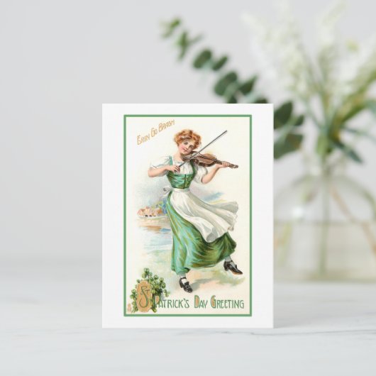 Vintages irisches Lass mit Fiddle Postkarte (Stehend Vorderseite)