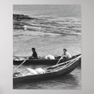 Vintages Irland, Aran Island Currach-Schiff auf Se Poster