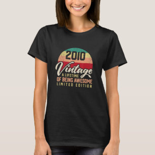Vintages Jahr 2010 als Lebensjahr, um Phantastisch T-Shirt