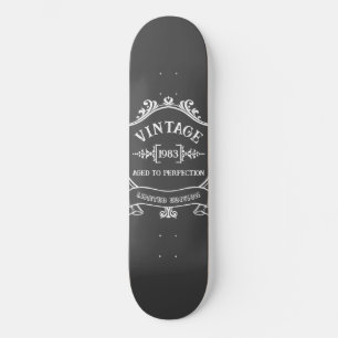 Vintages Jahr bis zur Perfektion Geburtstag Skateboard