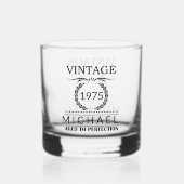 Vintages Jahr Meilenstein Name Monogram Geburtstag Whiskyglas (Vorderseite)