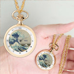 Vintages Japan, große Welle vor Kanagawa Kanji beo Armbanduhr<br><div class="desc">NECKLACE WATCH (日 本/Japan): Designer beobachten japanische Kunst aus der Antike - "Great Wave off Kanagawa", eine der malerischsten Repräsentationen Japans. Aus der Geschichte: "Katsushika Hokusai The Great Wave Off Kanagawa (1830) The Great Wave off Kanagawa, auch bekannt als The Great Wave oder einfach The Wave, ist ein ukiyo-e-Druck des...</div>