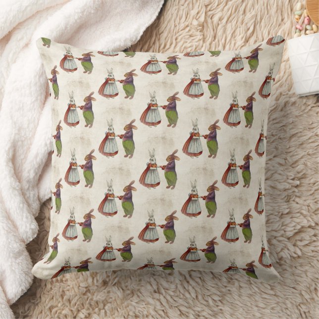 Vintages Kaninchenpaar in Viktorianischer Kleidung Kissen (Decke)