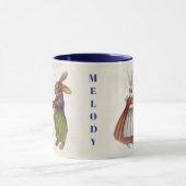 Vintages Kaninchenpaar in Viktorianischer Kleidung Tasse (Zentrum)