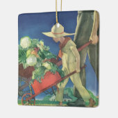 Vintages Kind, Bio Gartenarbeit; Siegesgarten Keramikornament (Links)