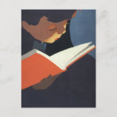 Vintages Kind, das ein Buch aus der Bibliothek lie Postkarte (Vorderseite)