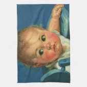 Vintages Kind, Niedliches Baby oder Mädchen im Hoc Geschirrtuch (Vertikal)