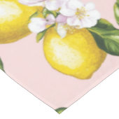 Vintages Lemon & Blossom-Muster auf rosa (2) Tischdecke (Schrägansicht)