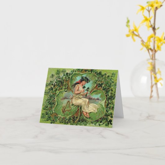 Vintages Mädchen mit Kleeblättern Karte (Gelbe Blume)