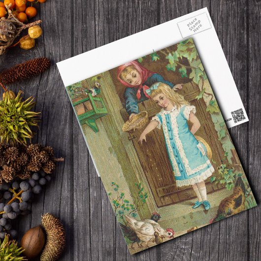 Vintages Mädchen mit Mutter Fütternd Hühnern Postkarte