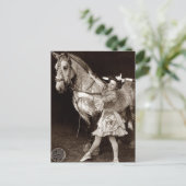Vintages Mädchen und Pferd Postkarte (Stehend Vorderseite)