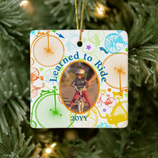 Vintages modernes Bikemodell leuchtendes Neonmuste Keramikornament (Baum)