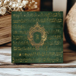 Vintages Monogram Wappen Music Manuskript Green Go Fliese<br><div class="desc">Dieses elegante Vintage Design besticht durch goldfarbenes handgeschriebenes Notenmanuskript auf einem bedrückten,  dunkelgrünen und goldenen Hintergrund. Personalisieren Sie es mit Ihrem Monogramm Initial im Gotischen Schriftart Set von einem verzierten antiken Wappen Rahmen aus Gold.</div>