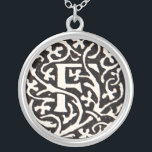 Vintages Monogramm F Art Nouveau Versilberte Kette<br><div class="desc">Jugendstil-Briefe - Monogramme aus der Kunst- und Handwerksbewegung Dieser Buchstabe F ist ein schönes, robustes Monogramm, das 1901 erstellt und in einem Set von Büchern veröffentlicht wurde. Das Monogramm F ist umgeben von einem wunderschönen, handgezeichnet Weinmuster, das zu jener Zeit im Jugendstil-Stil gehalten war und durch stilisierte und fließende Designs,...</div>