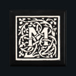 Vintages Monogramm M Art Nouveau Erinnerungskiste<br><div class="desc">Jugendstil-Briefe - Monogramme von der Kunst- und Handwerksbewegung Dieser Buchstabe M ist ein schönes, im Jahr 1901 entworfenes Monogramm M, das in einem Set von Büchern veröffentlicht wurde. Das Monogramm M ist umgeben von einem wunderschönen, handgezeichnet Weinmuster, das zu jener Zeit im Jugendstil-Stil gehalten war und durch stilisierte und fließende...</div>