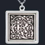 Vintages Monogramm R Art Nouveau Versilberte Kette<br><div class="desc">Jugendstil-Briefe - Monogramme von der Kunst- und Handwerksbewegung Dieser Buchstabe R ist ein schönes, robustes Monogramm R, das 1901 erstellt und in einem Set von Büchern veröffentlicht wurde. Das Monogramm R ist umgeben von einem wunderschönen, handgezeichnet Weinmuster, das zu jener Zeit im Jugendstil-Stil gehalten war und durch stilisierte und fließende...</div>