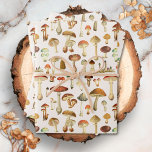 Vintages Mushroom Muster Geschenkpapier Set<br><div class="desc">Wrap deine Geschenke im Charme der Natur! Vintage Mushroom-Musterschachteln - Ideal für Herbstfeiern.</div>