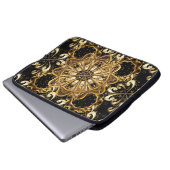 Vintages Muster auf schwarzem Hintergrund mit gold Laptopschutzhülle (Vorne Knopf)