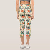 Vintages Muster für Blumen und Kameras Capri Leggings (Rückseite)